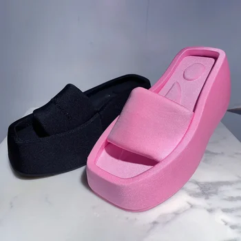 2022 O Design Da Marca Nova Plataforma De Mulheres Chinelos De Verão De Pés Quadrados Marca De Cetim Sandálias WomenSexy Salto Alto Sapatos De Sandálias De Praia
