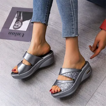 Mulheres, as Sandálias de Plataforma 2021 Novo Strass Peep Toe de Verão, Chinelos de quarto Para Senhoras Sexy Slides Cunhas de Sapatos Femininos Ouro Cinza